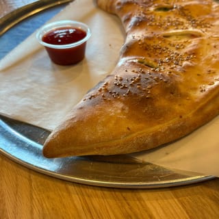 Calzone mediterranean veggie